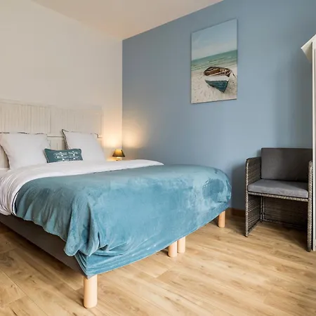 A Mesquer: A 200m, Balcon, Parking, Proche Commerces - Fr-1-306-1243 Apartment *